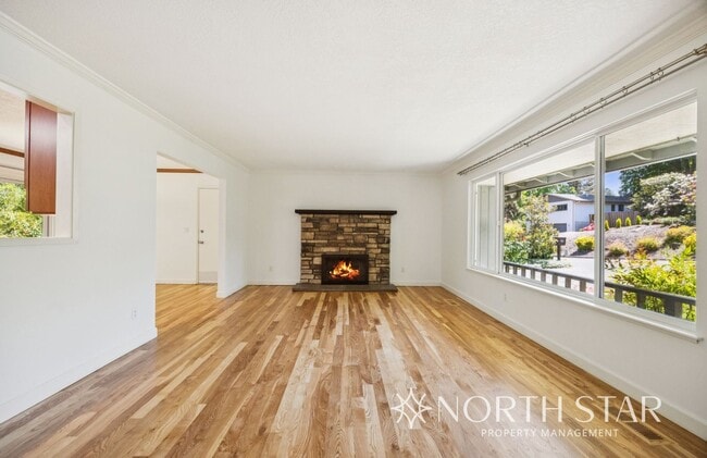 Building Photo - Beautiful Lake Oswego Ranch Home in Red Fo...