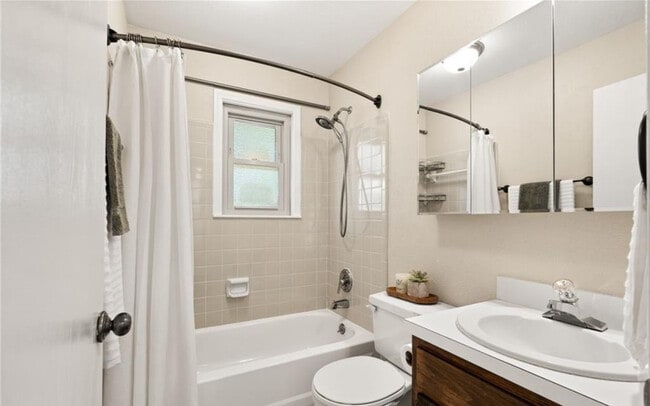 Building Photo - 2012 Blue Teal Ln