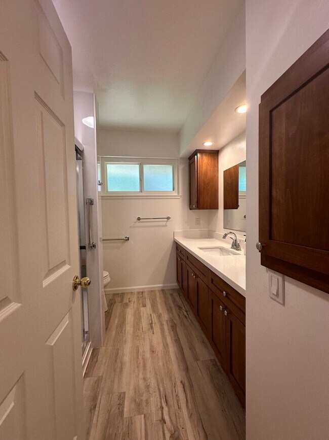 Building Photo - Two Bedroom in Great Location!