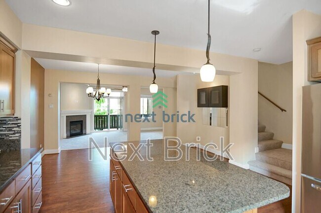 Building Photo - 4650 NE 3rd Ln