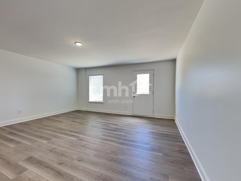 Building Photo - 1515 Soapstone Rd
