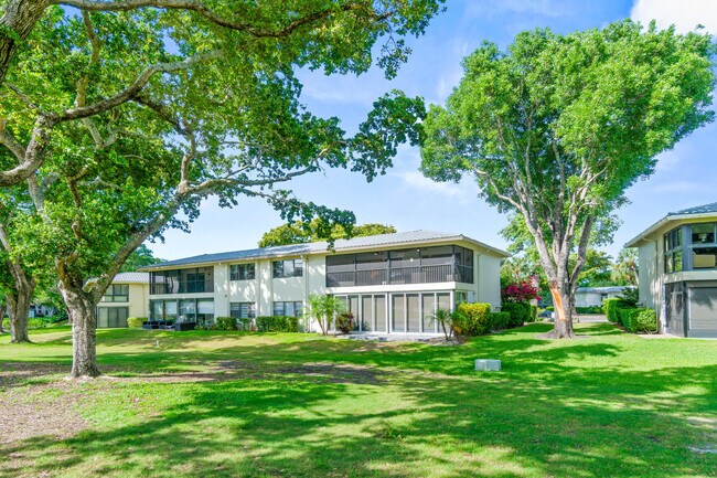 Building Photo - 5 Westgate Ln