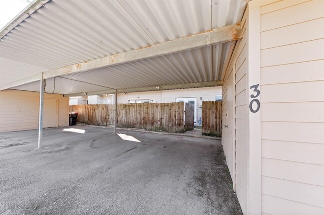 Building Photo - 7700 Creekbend Dr