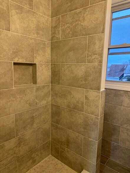 Building Photo - 793 E 19th St