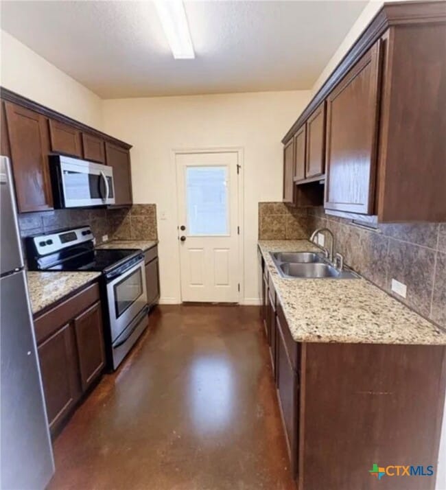 Building Photo - 614 B Karey Dr
