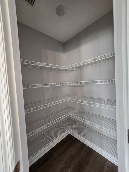 Building Photo - 3607 Meadow Vista Ln