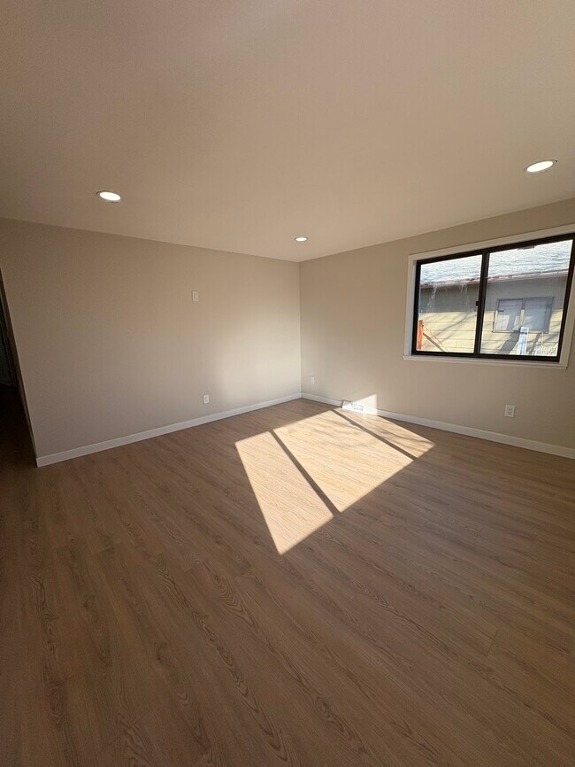 Building Photo - 509 E 41st St