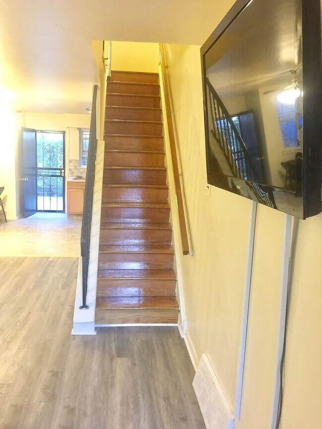 Building Photo - 4B2B house | Walking distance to Drexel Un...