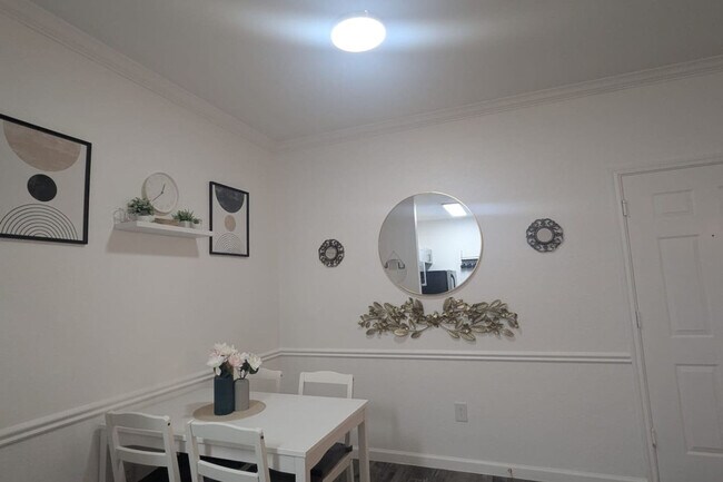 Building Photo - 2929 Kings Rd