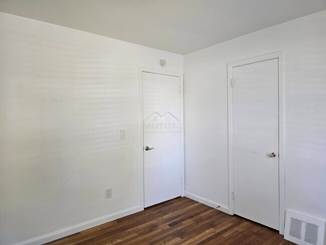 Building Photo - 534 Ardmore Dr