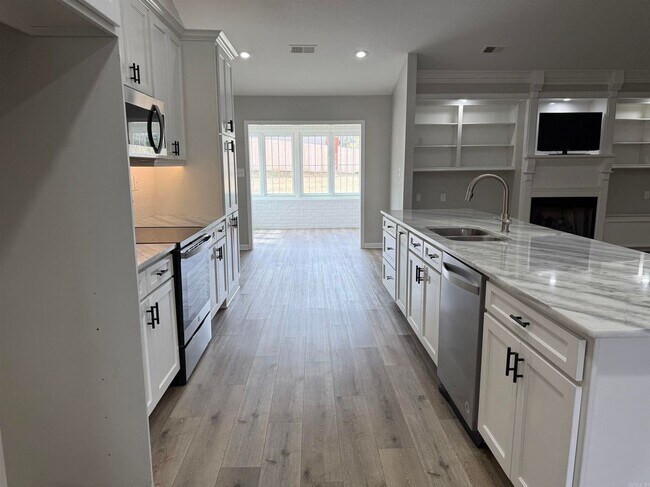 Building Photo - 1 Enclave Cir
