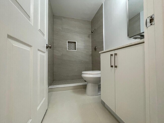 Building Photo - 1630 Zenith Way