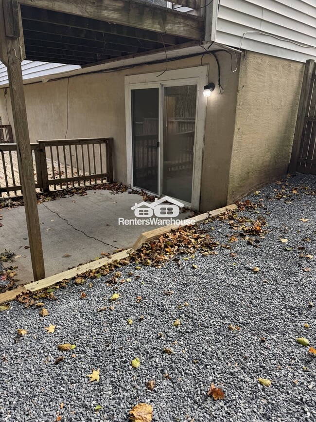 Building Photo - 1088 Crestview Dr