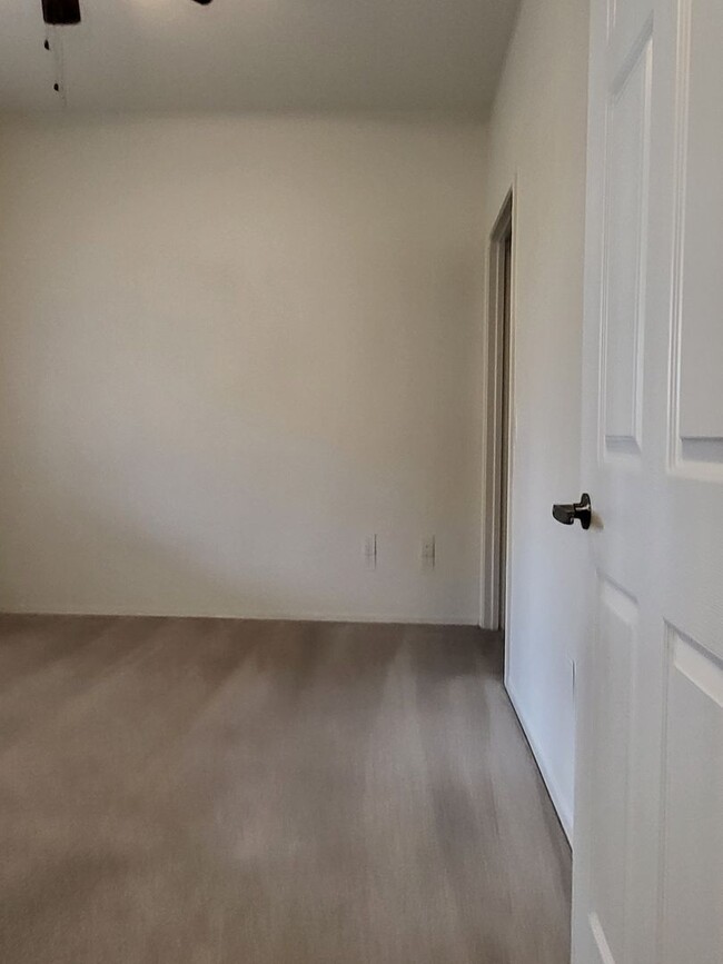 Building Photo - Unfurnished Resort Like Condo available No...