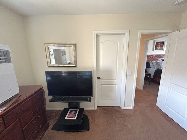 Building Photo - 17871 Shady View Dr