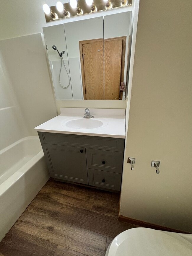 Building Photo - Edgartown Duplex