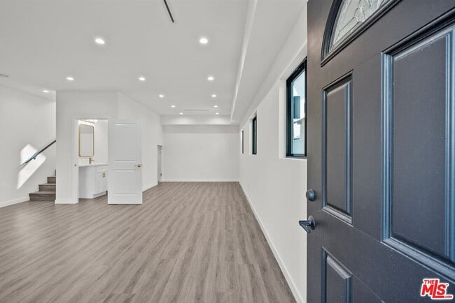 Building Photo - 6245 McLaren Ave