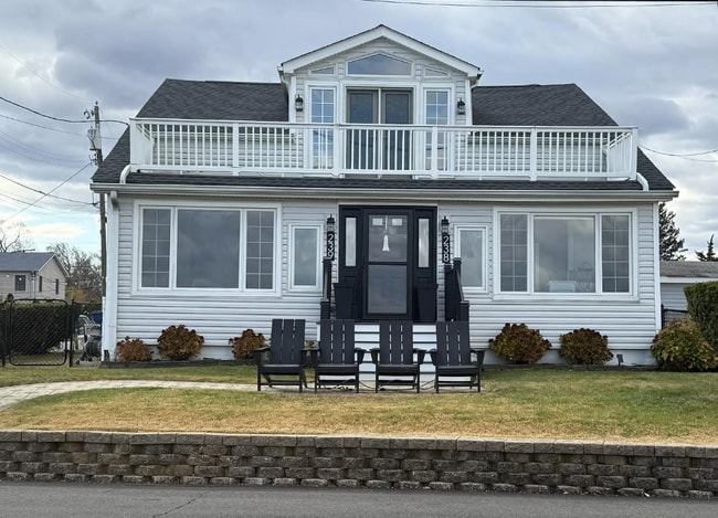 Building Photo - 239 Shoreland Cir