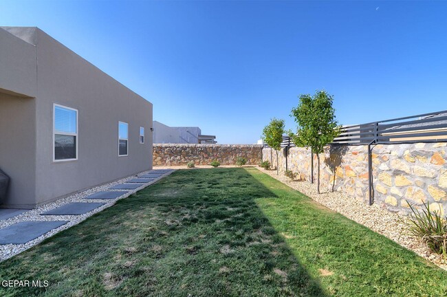 Building Photo - 289 Hunstanton St