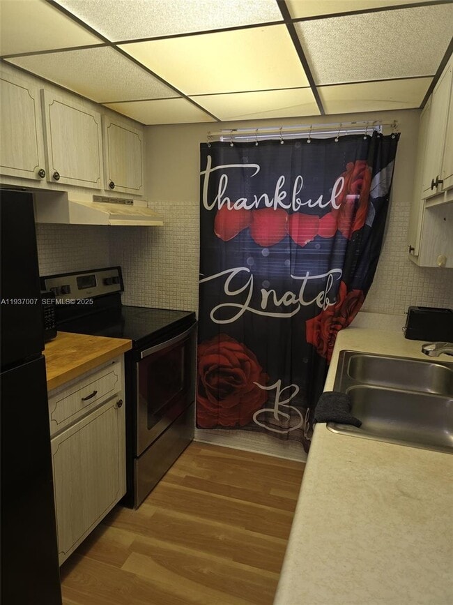 Building Photo - 314 S J St