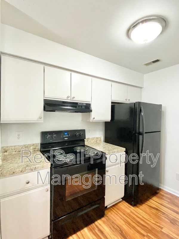 Building Photo - 568 Candle Ln