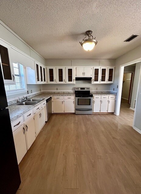 Primary Photo - 3924 Foxridge Dr