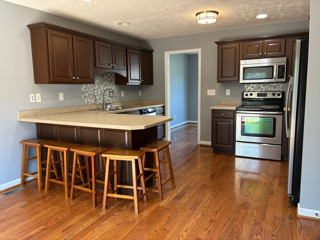 Building Photo - **ELIZABETHTOWN INDEPENDENT SCHOOL DISTRICT**