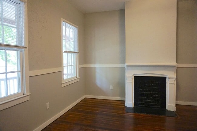 Building Photo - 3 BED | 2 BATH | PRIVATE PATIO | WALK TO FORSYTH