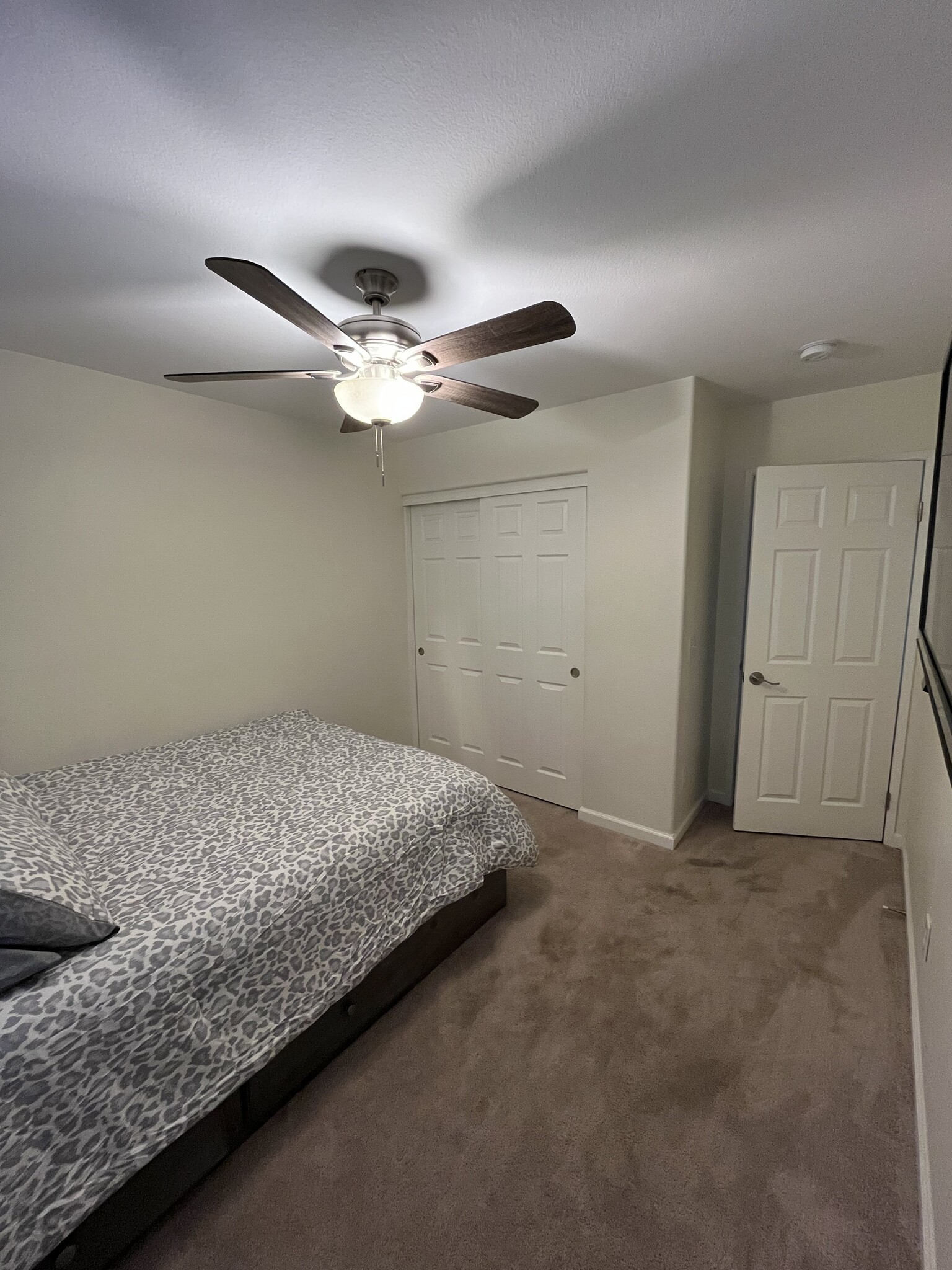 Room - 10976 Remington St