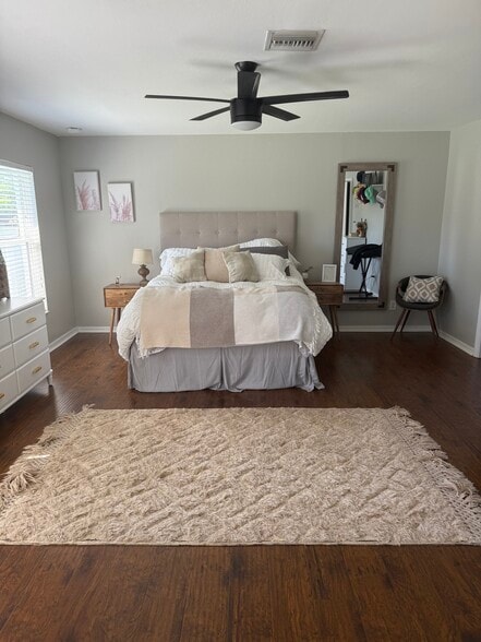 Master bedroom - 2208 SW 11th Ct