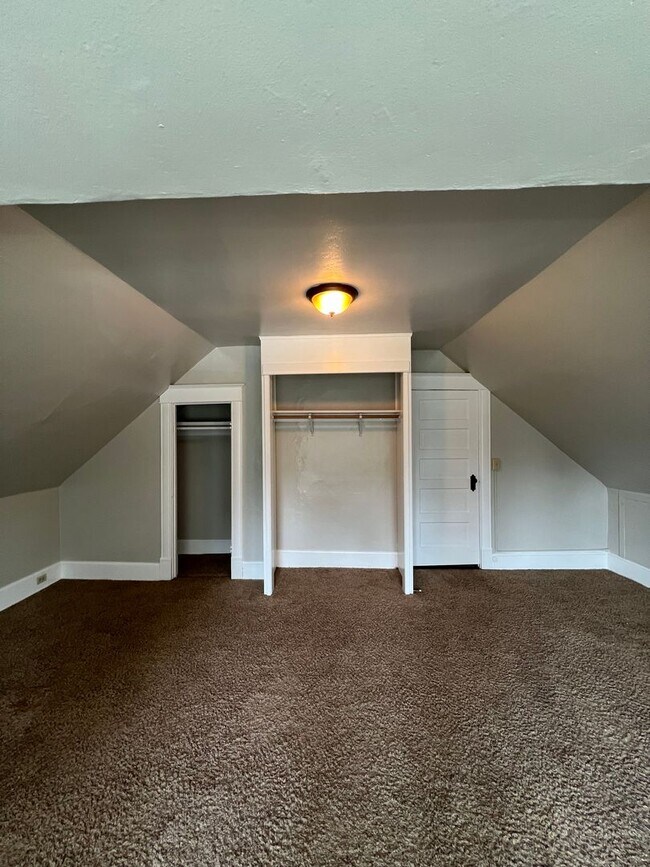 Building Photo - Charming 4 Bed 2 Bath in Gonzaga!!