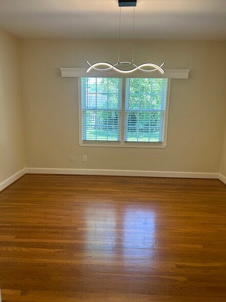 DR - 2323 Broadmeade Rd