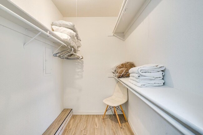 Building Photo - 6648 E Lovers Ln