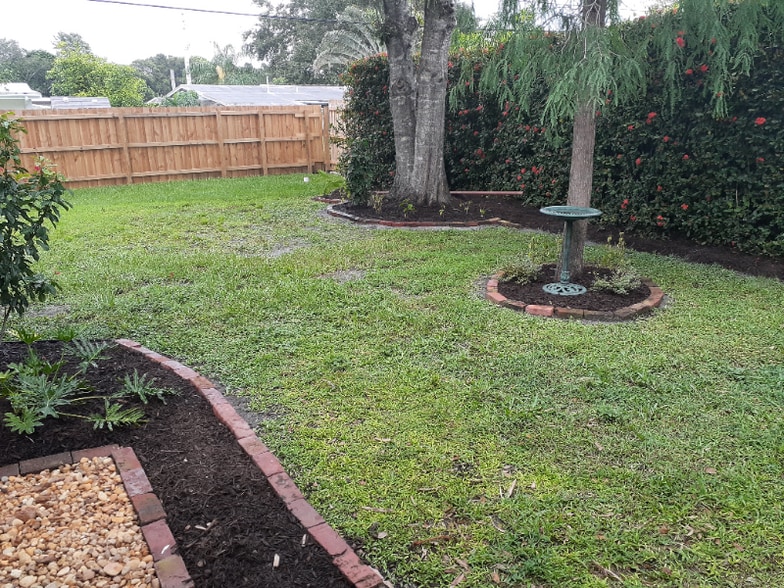 Building Photo - 117 SE Solaz Ave