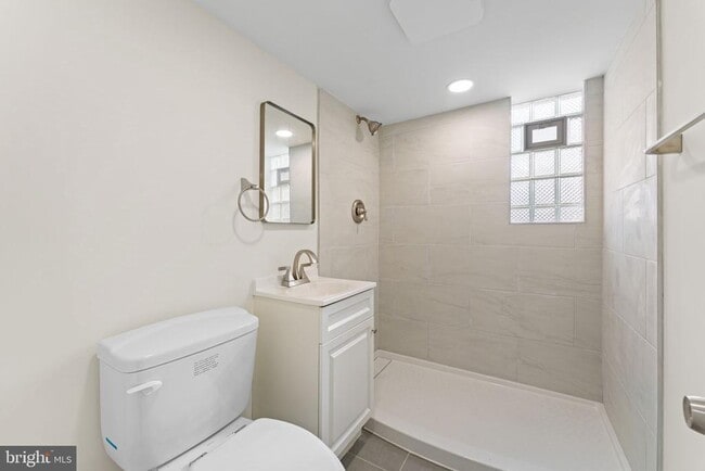 Building Photo - 7407 Kelvin Pl