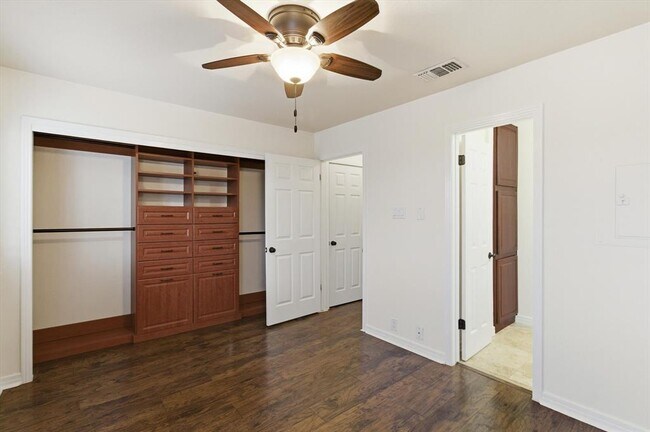 Building Photo - 6810 Deatonhill Dr