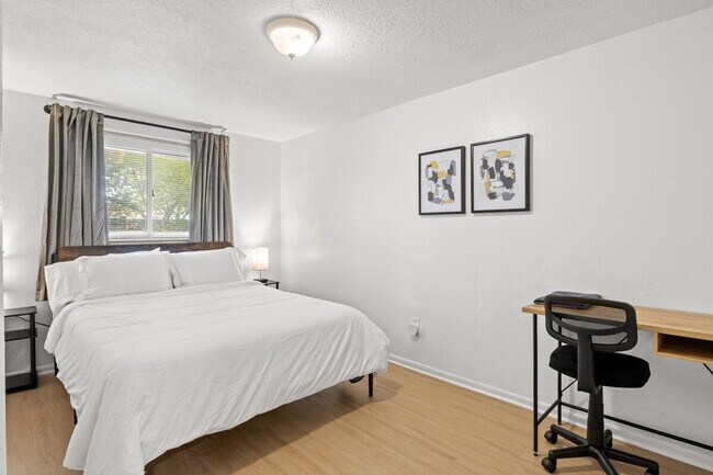 Building Photo - 3721 E Clifton St