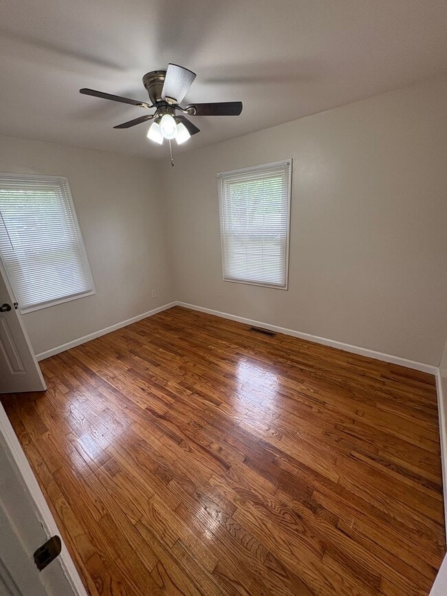 Building Photo - Beautiful 3 Bed / 2 Bath Updated Bungalow with Large Fenced Yard and Brand-New Deck