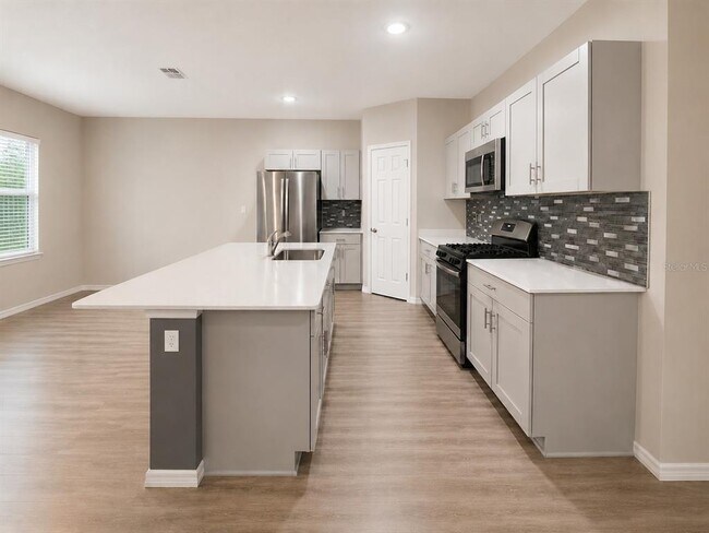 Building Photo - 13029 Oak Hill Way