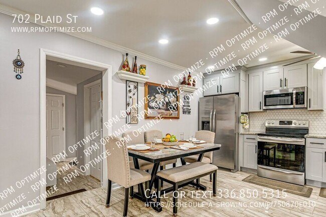 Building Photo - 702 Plaid St