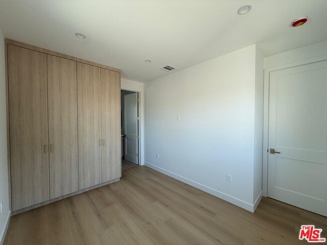 Building Photo - 16036 Acre St