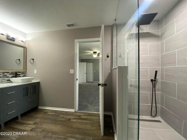 Building Photo - 548 Aeolian Dr