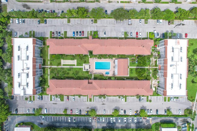 Building Photo - 250 NE 20th St