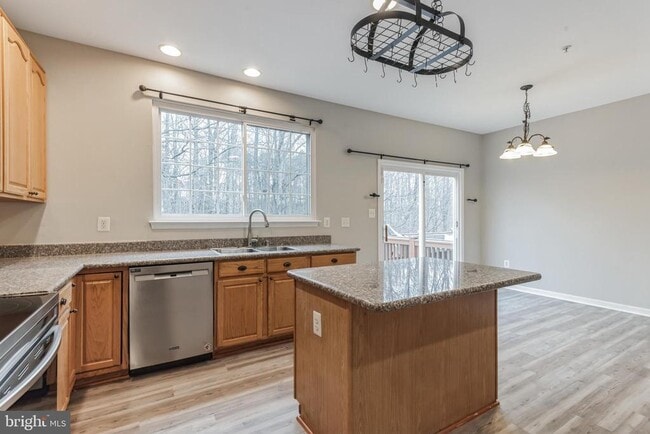 Building Photo - 2602 Streamview Dr