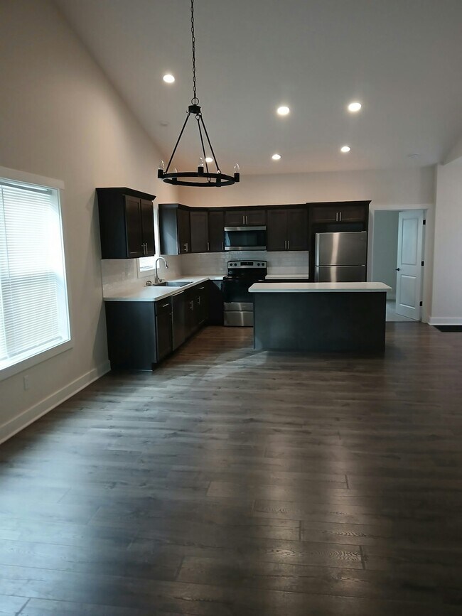 Building Photo - 2449 Waterford Pointe Dr