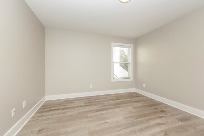 Building Photo - 4112 Stark St