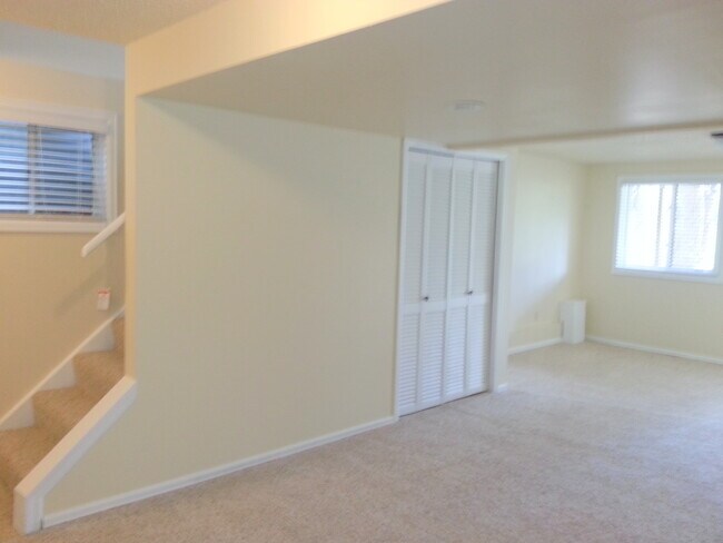 Building Photo - 1603 Cottonwood Dr