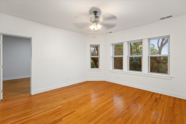 Building Photo - 4055 N Spaulding Ave