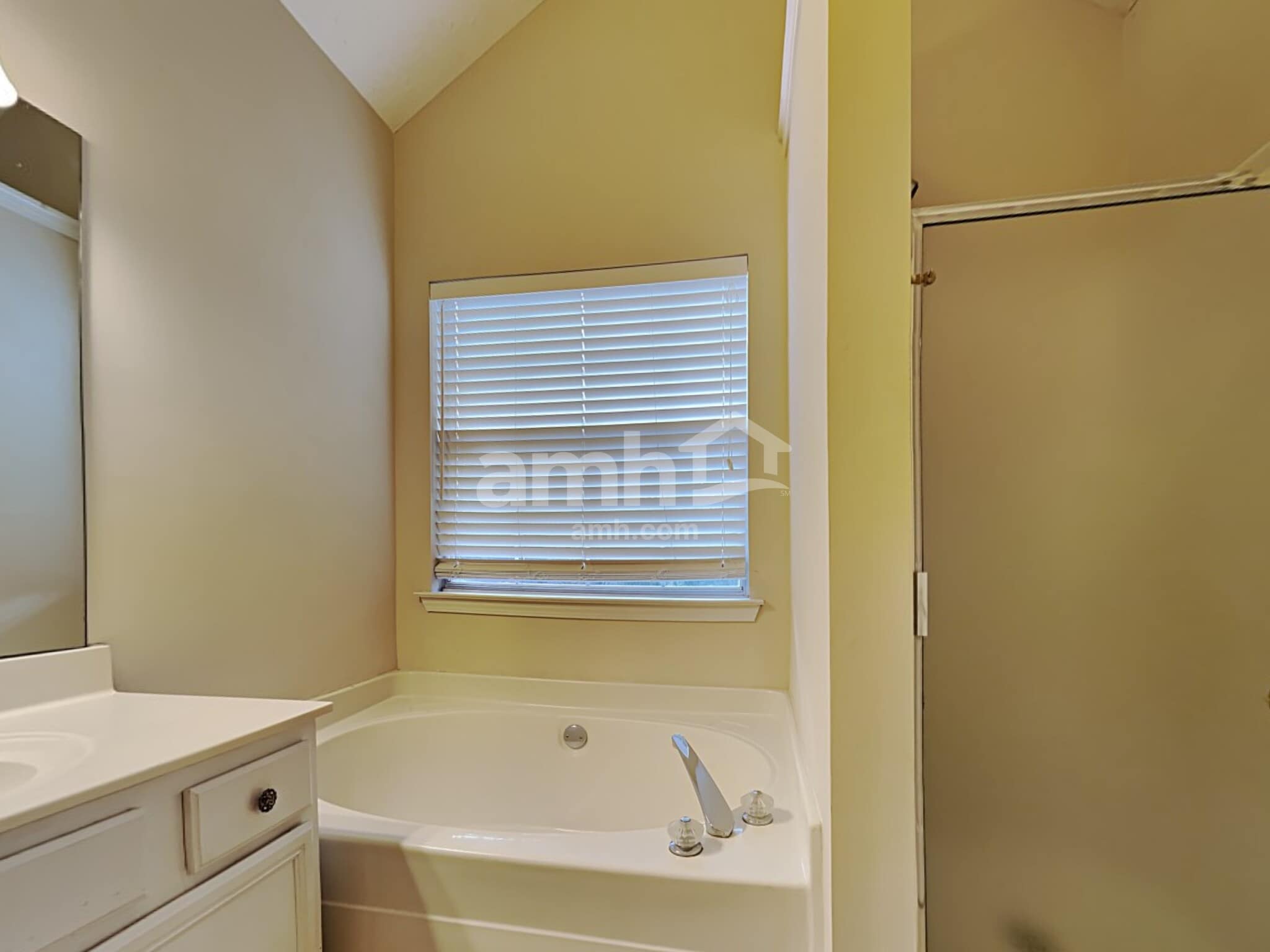 Building Photo - 6035 Savannah Dr