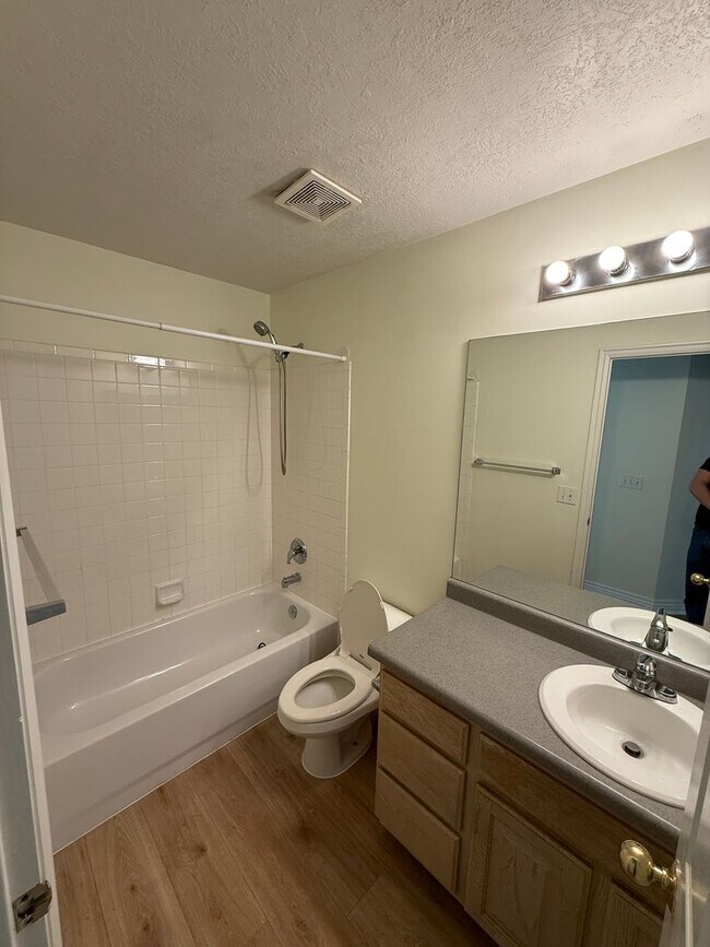 Building Photo - 5 Bedroom Home in Herriman; 2700 sq ft; Open Floor Plan